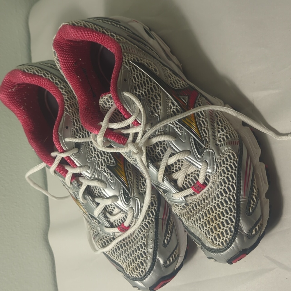 Mizuno wave rider 12 women’s sneaker size 11